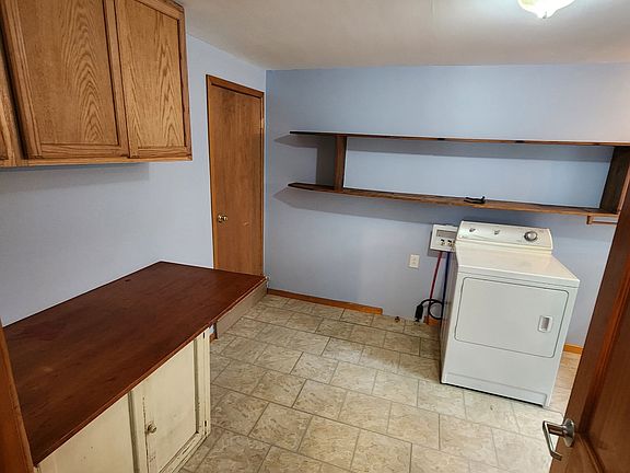 4th image of 335 Rupert Dr #3