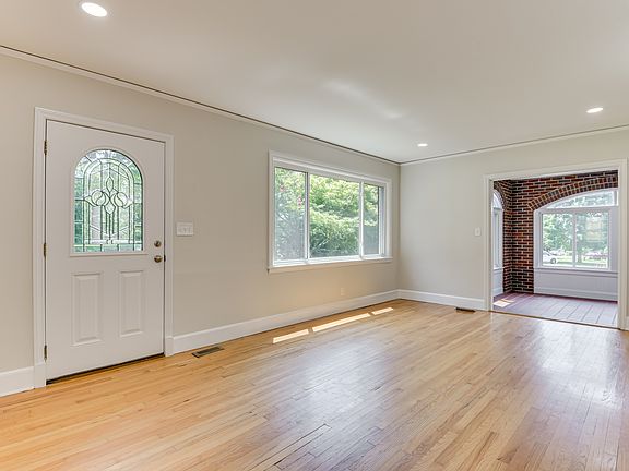 3rd image of 2336 Redwood Dr
