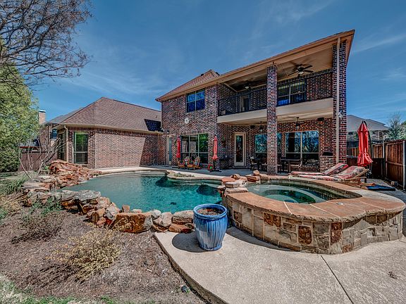 3rd image of 1800 Surrey Ln