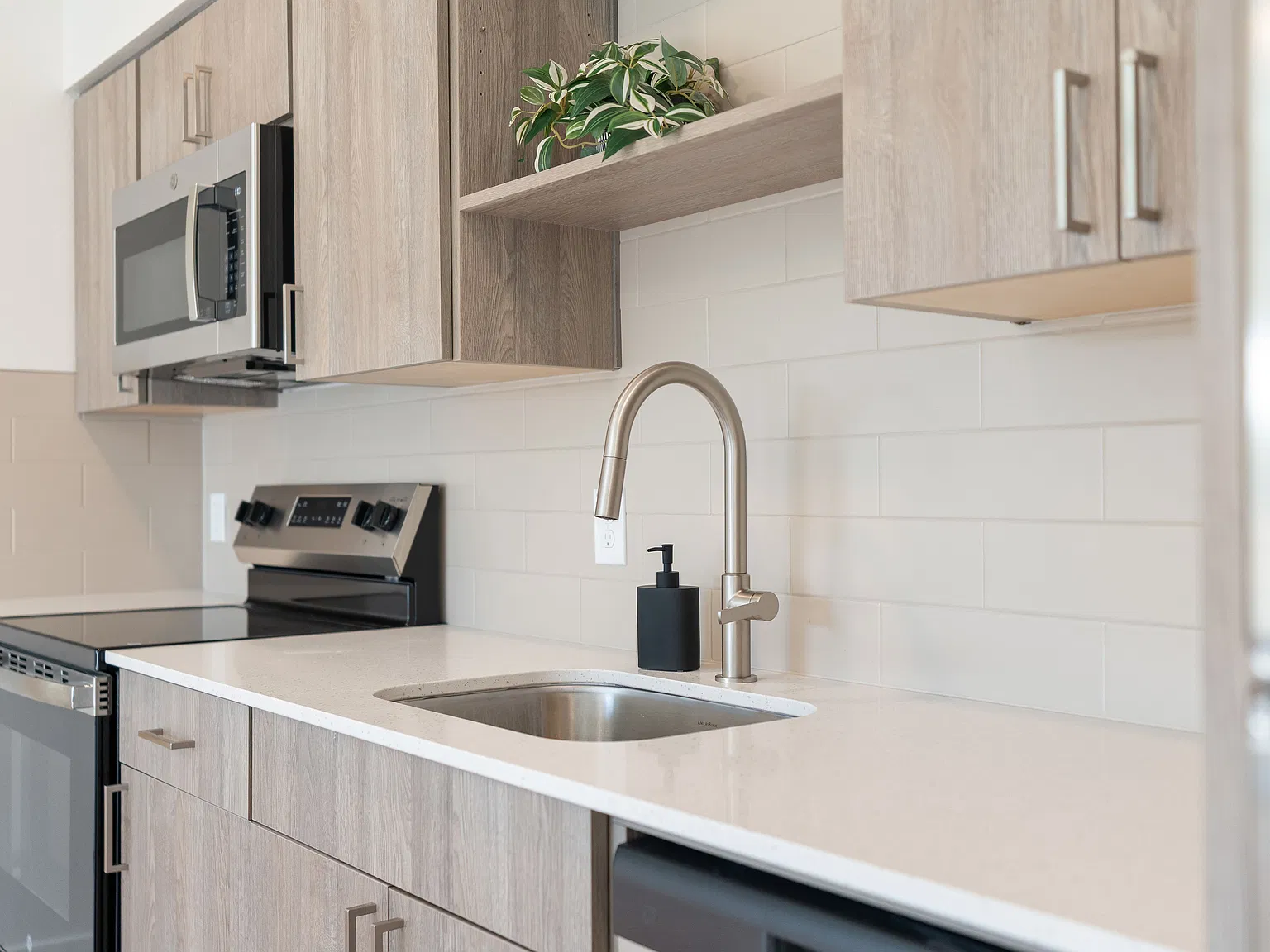 Sunstone Apartments — Photo 4
