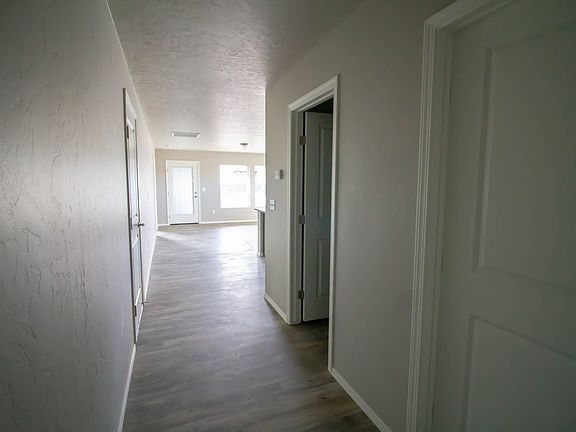 3rd image of 1040-1047 W Sanetta St #1050