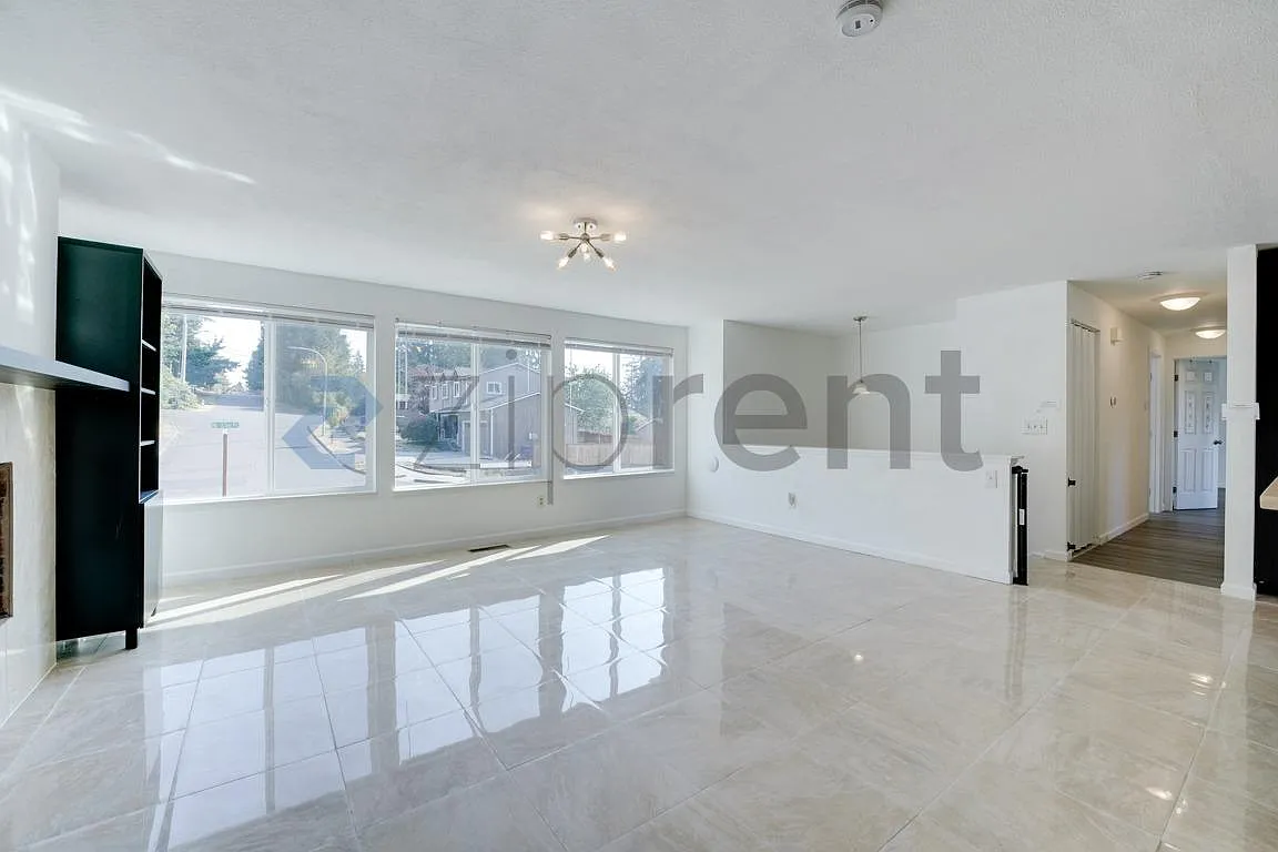 3 bed, 2330 sqft, $4,825 — Photo 4