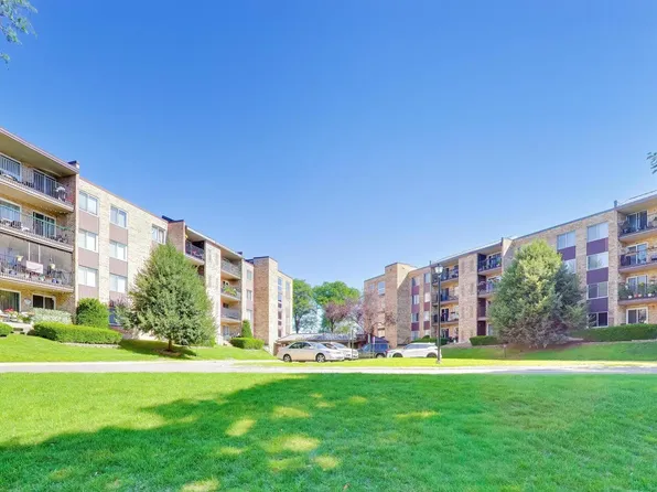 502 W Huntington Commons Rd APT 340, Mount Prospect, IL 60056