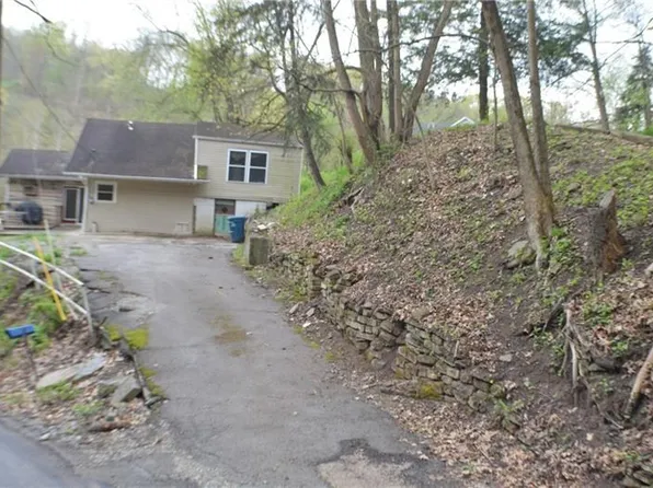 11 Deambroggi Rd, Charleroi, PA 15022