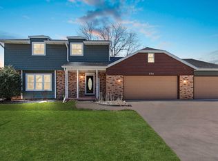 376 Moon Valley Dr, Green Bay, WI 54302