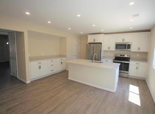 118 N Cottage Rd, Sterling, VA 20164