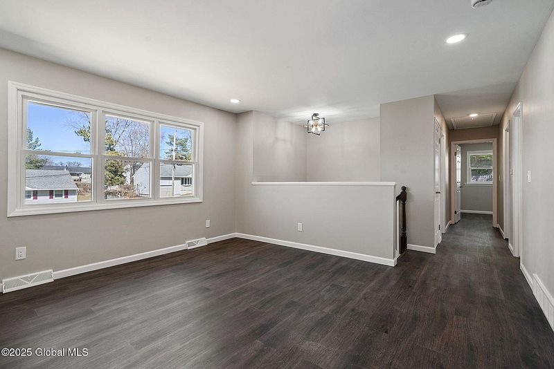 2nd image of 20 Collegeview Drive