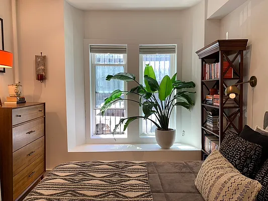 Rented by Brownstone Property Group | media 37