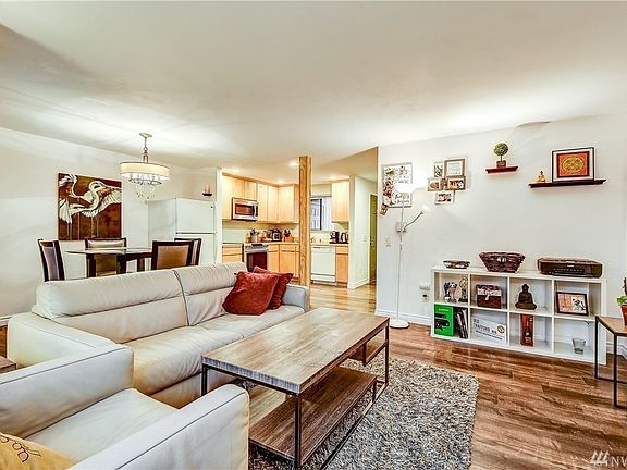 2nd image of 10014 NE 138th Pl
