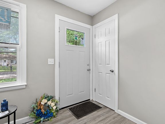 5th image of 1301 Colgrove Ave