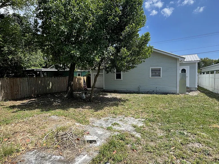 1308 E Chelsea St — Photo 13