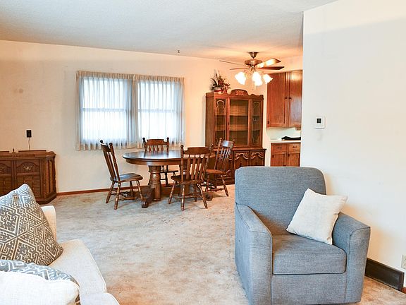 5th image of 402 Rohrer St