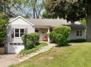 636 Exmoor Ave, Barrington, IL 60010