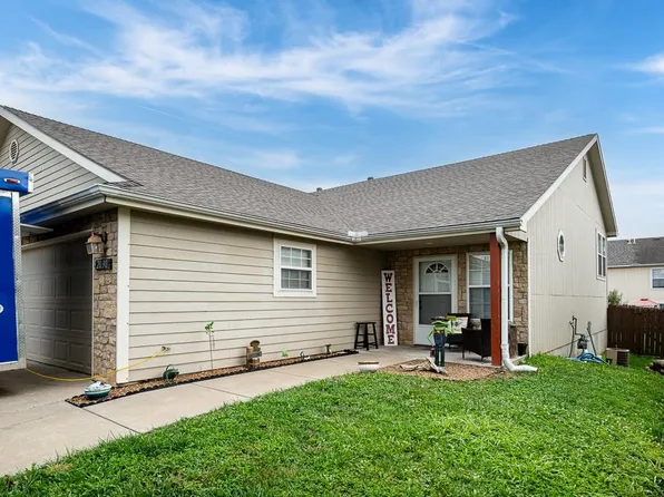 2030 Jackson Dr, Tonganoxie, KS 66086