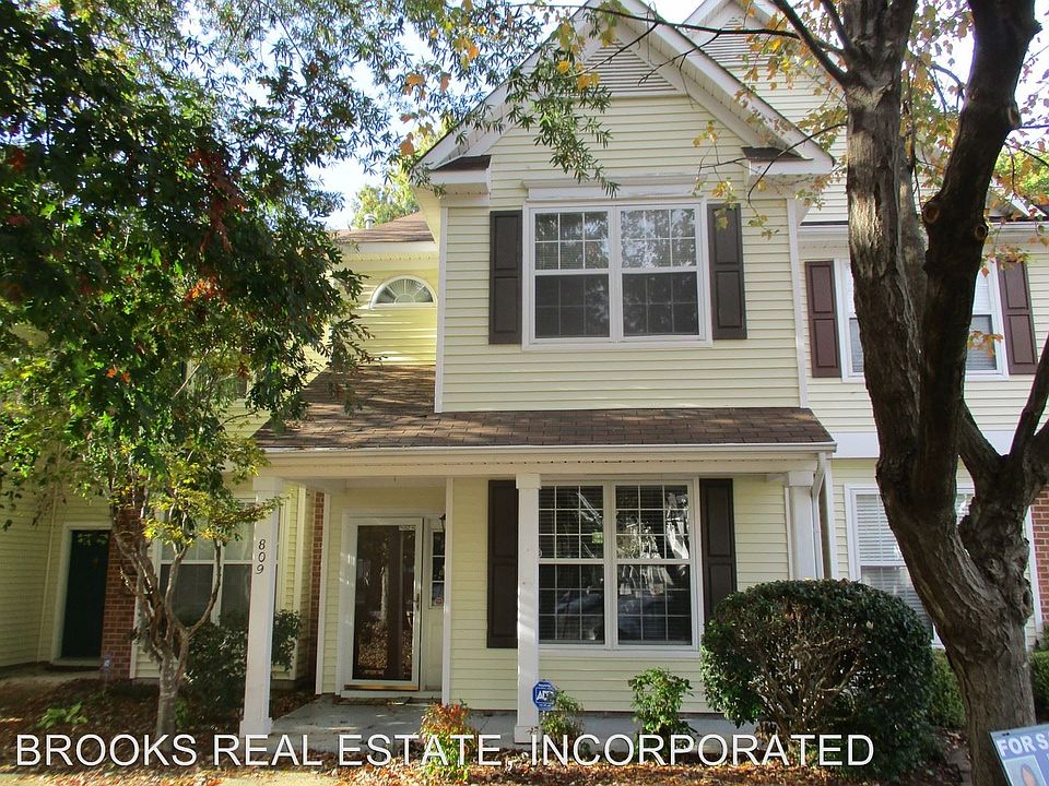 1st image of 809 Oak Springs Ct