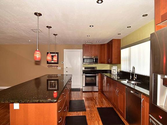 2nd image of 1667 Palace Dr