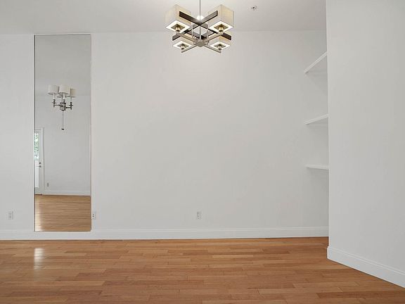 3rd image of 11961 Montana Ave #208