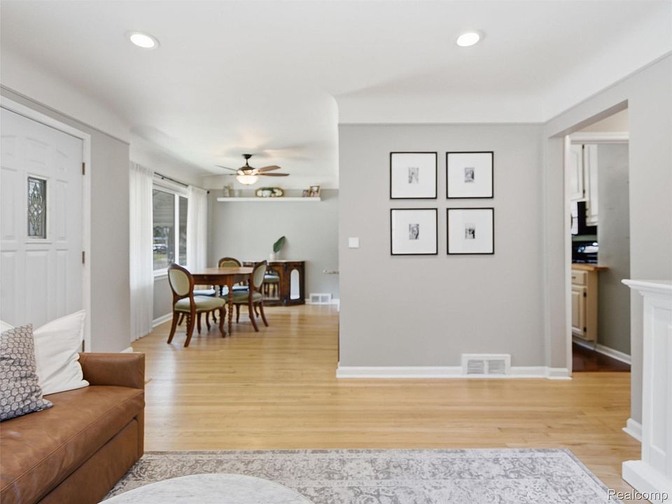 475 E Marshall St, photo 8