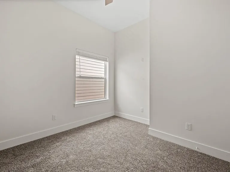 8023 Easter St — Photo 18
