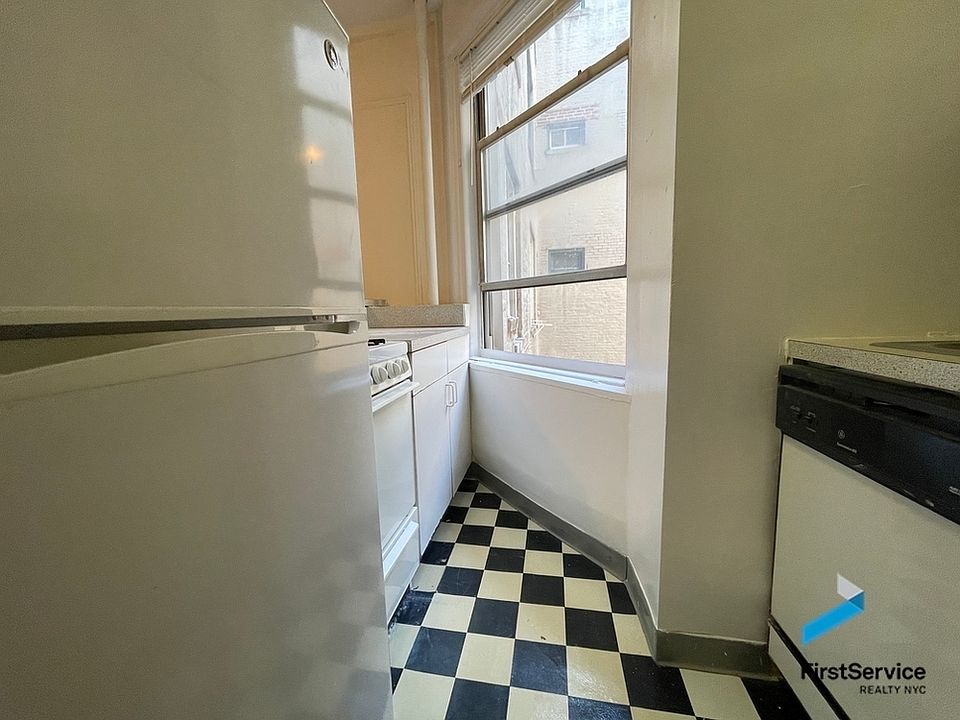 1st image of 140 W 71st St APT 7H