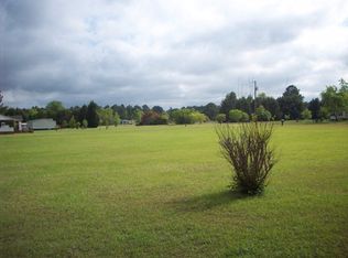 1325 Trappers Run Dr, Wedgefield, SC 29168