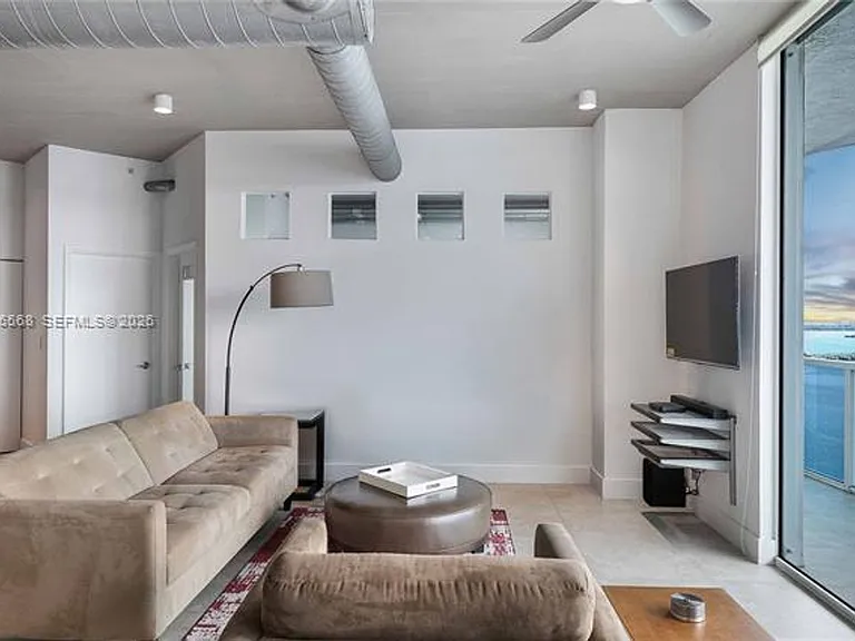 700 NE 25th St #1902 — Photo 2