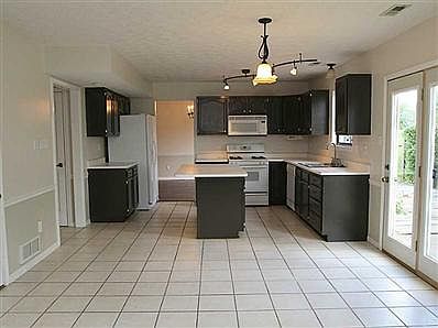 Kitchen. Kitchen and Breakfast Room with center isle