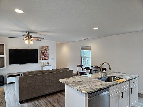 5th image of 716 N Warfield Ave