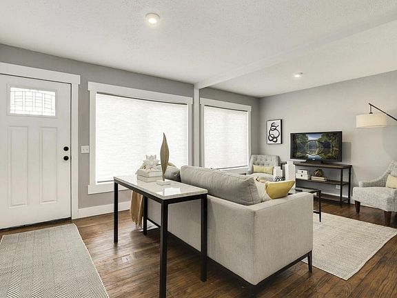 3rd image of 44 NE Lombard St
