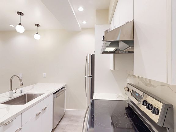 4th image of 333 Hyde St #A