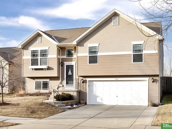 1814 N 207th St, Elkhorn, NE 68022