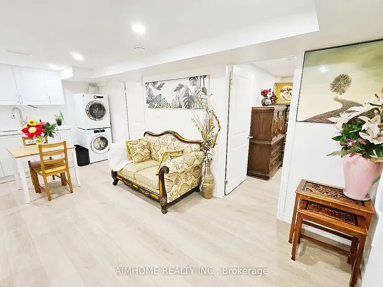 28 Castle Harbour Ln W #BASEMENT — Photo 3