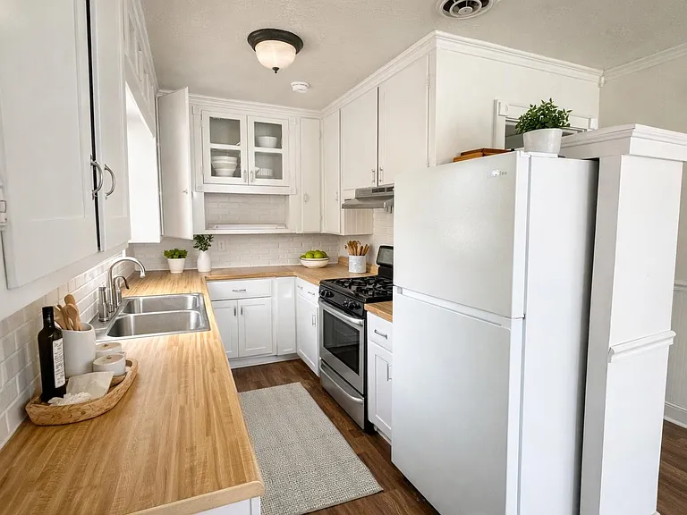 1003 Robinhood Ln — Photo 3