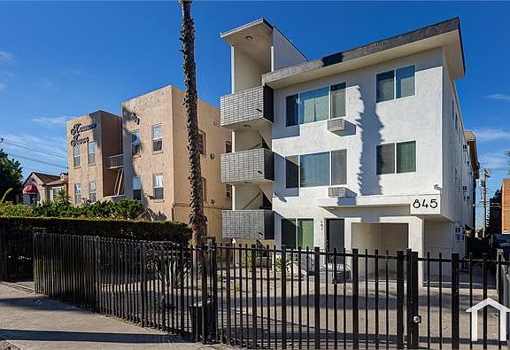 5th image of 845 S Kenmore Ave APT 305