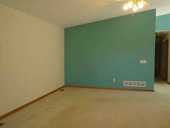 5th image of 907 Carriage Ln