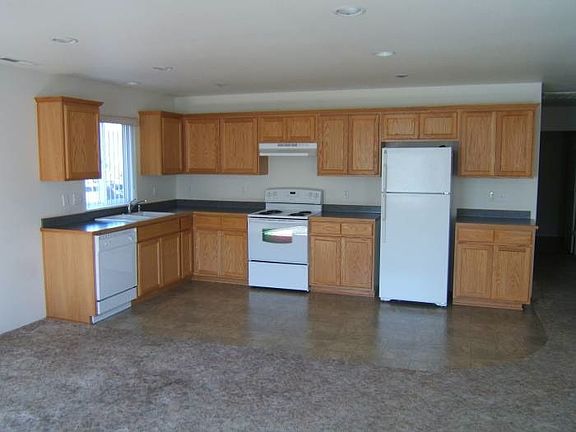 3rd image of 1352 Willow Ln