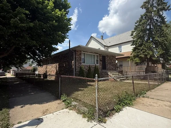 (undisclosed Address), Chicago, IL 60617