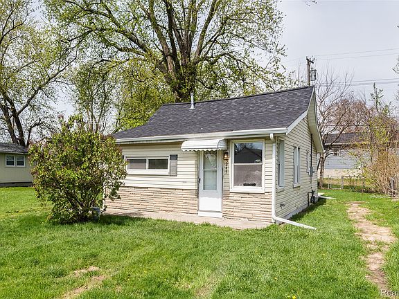 2nd image of 3245 6th St