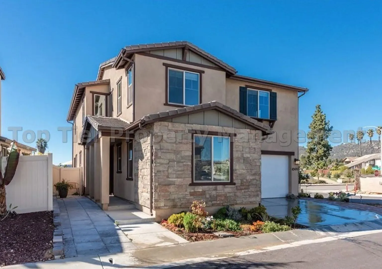Beautiful & Modern Like New - 4 bed/ 3 bath/ 2592 Sqft Single Family Home-Built in 2022! — Photo 1