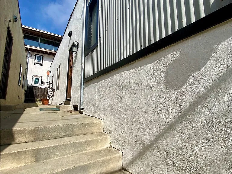 1506 Bayview Dr — Photo 3