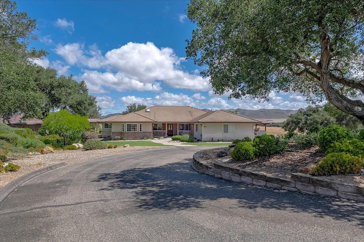 3 bed, 3.0 bath, 2653 sqft, $7,000 — Photo 1