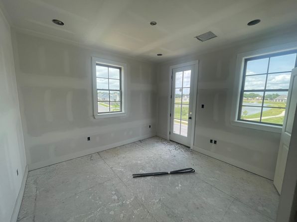 315 Sandstone Ave #201