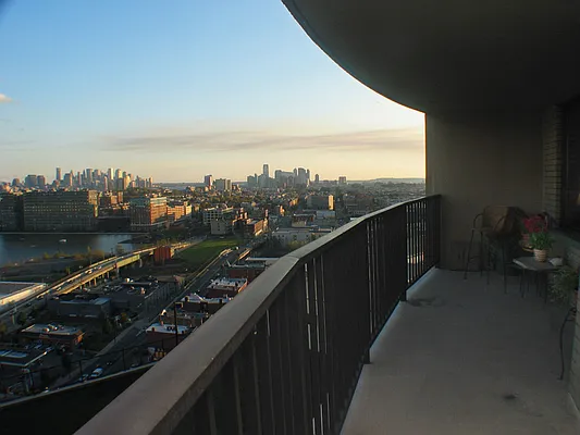 Sold by Hudson View Realty LLC | media 9