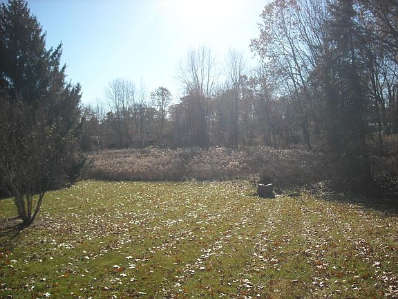 5th image of 27 Harvest Ln