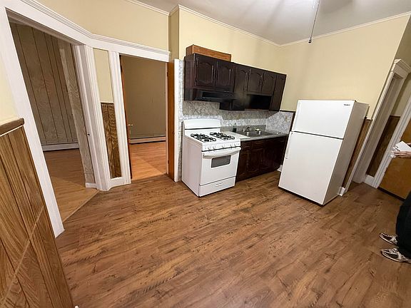 2nd image of 152 W 27th St #3R