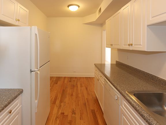 3rd image of 1634 W Montrose Avenue # Fl 2e2nd