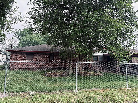 2nd image of 415 Zinn Dr