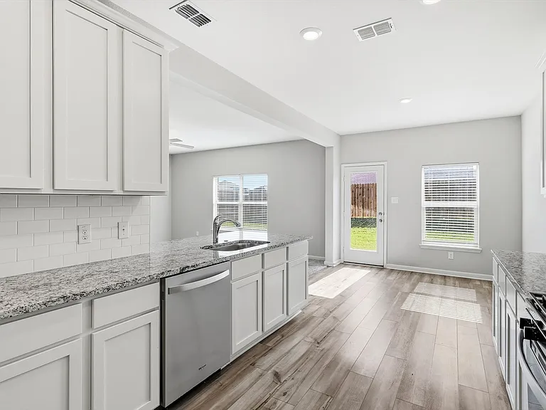 2105 Yarbrough Dr — Photo 16