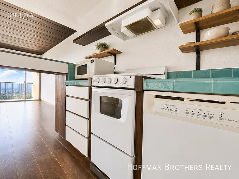 2342 Silver Ridge Ave #1 — Photo 7