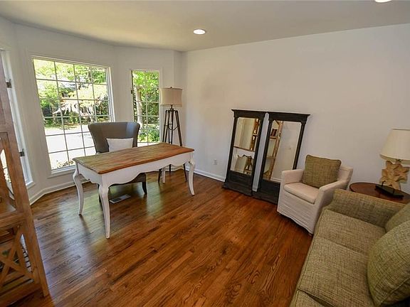 5th image of 1525 Ferndale Dr